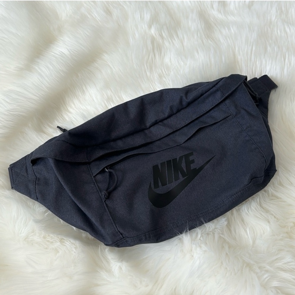 Nike Tech Hip Pack